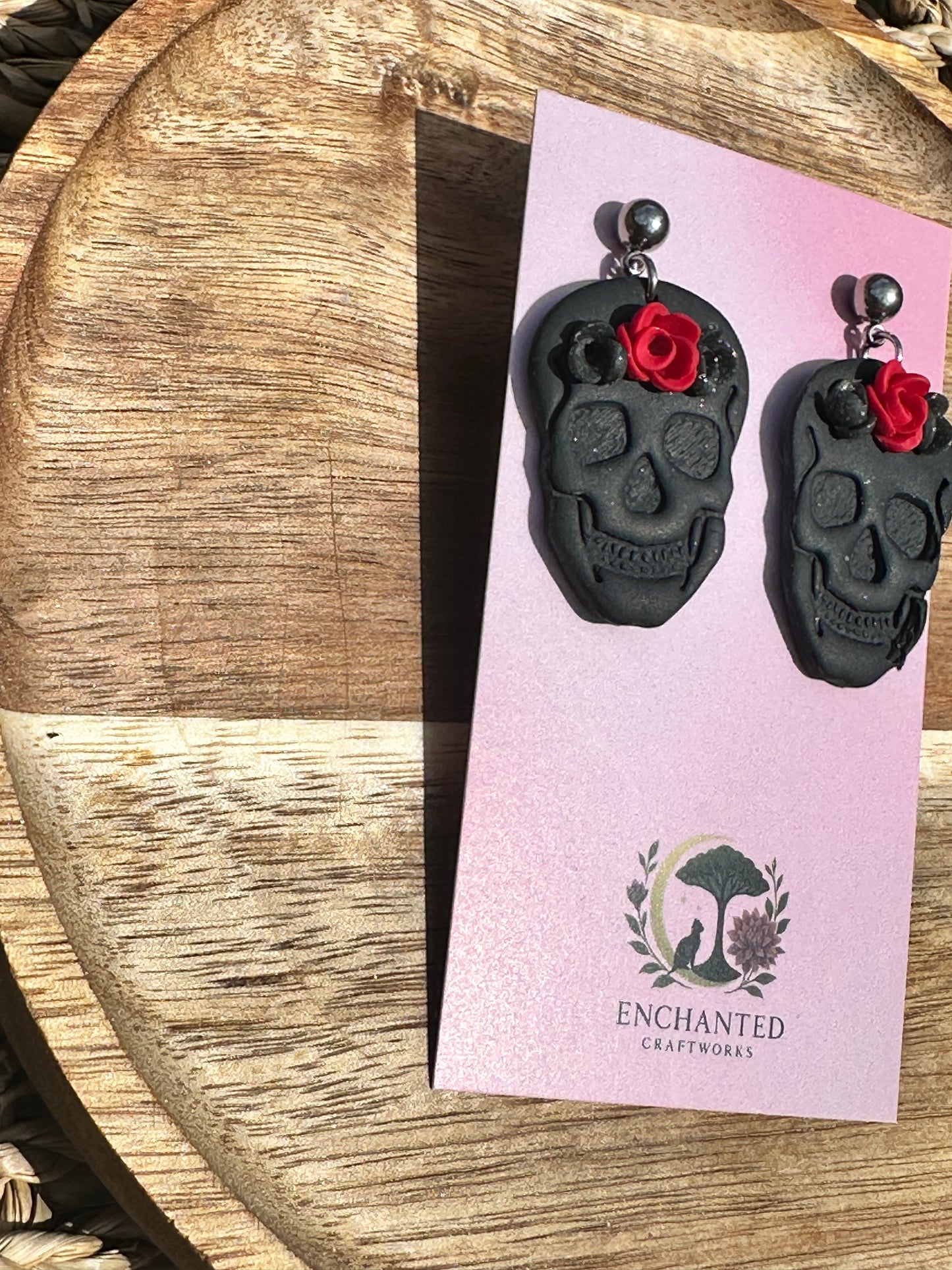 Enchanted Black Skull & Rose Earrings – Handmade Polymer Clay Jewelry, Gothic Statement Earrings, Spooky Halloween Earrings, Día de los Muertos Jewelry