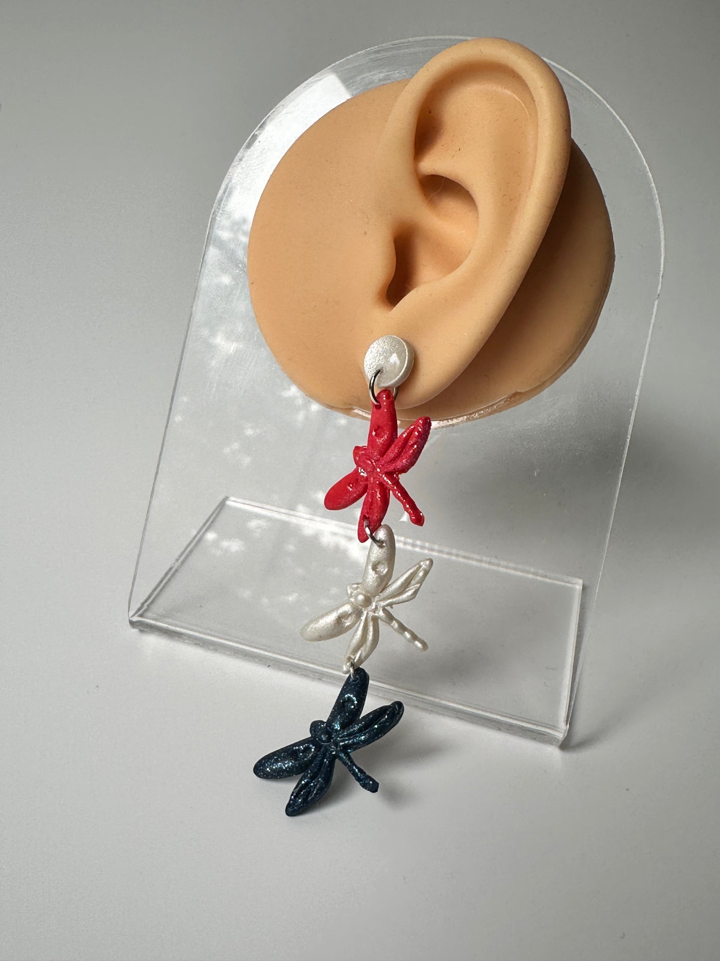 Red, White & Flutter β Dragonfly Dangle Polymer Clay Earrings πΊπΈβ¨