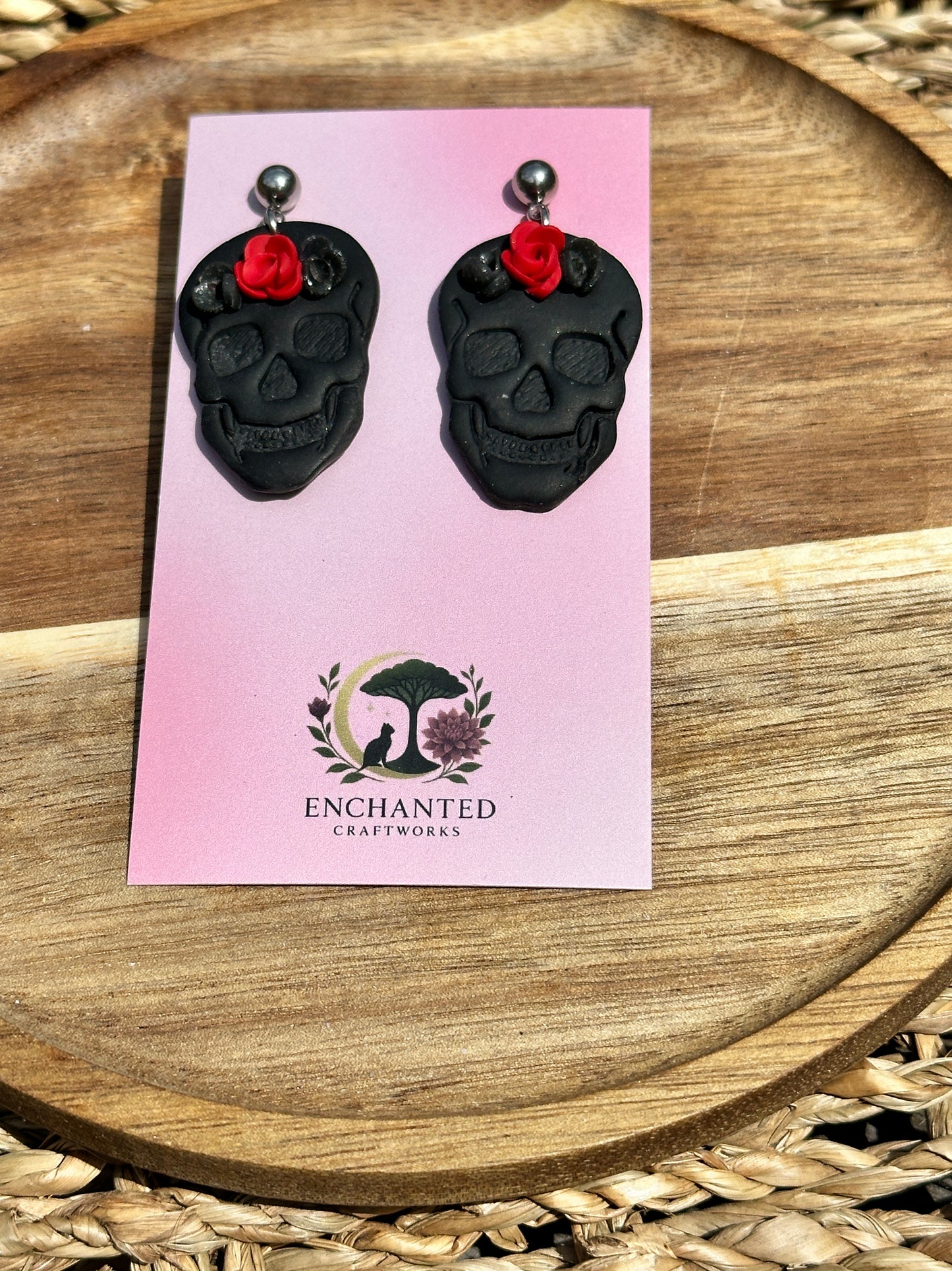 Enchanted Black Skull & Rose Earrings – Handmade Polymer Clay Jewelry, Gothic Statement Earrings, Spooky Halloween Earrings, Día de los Muertos Jewelry