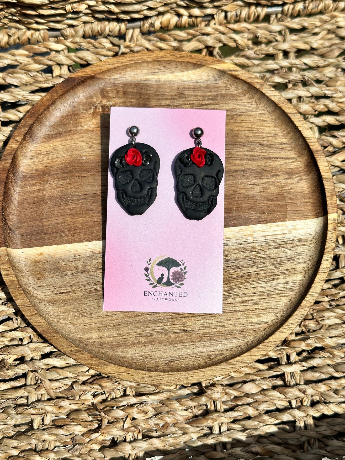 Enchanted Black Skull & Rose Earrings – Handmade Polymer Clay Jewelry, Gothic Statement Earrings, Spooky Halloween Earrings, Día de los Muertos Jewelry