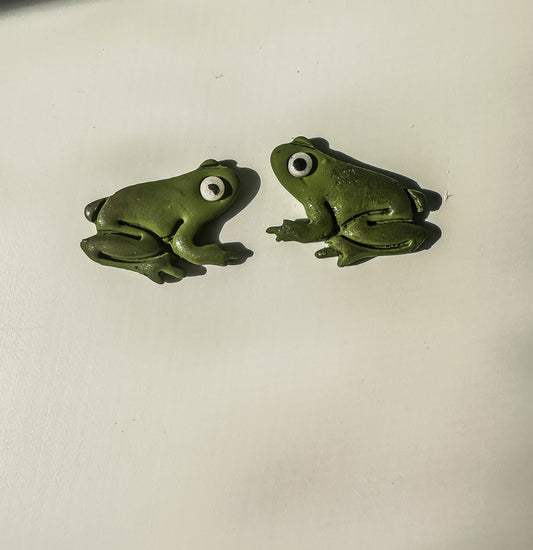 Enchanted Froggy Chorus Stud Earrings